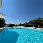 Pansiyon Belvedere Con Piscina - Soggiorni Le Grotte Camerano