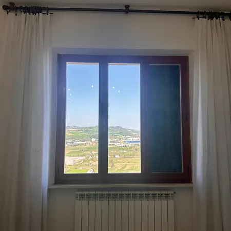 Belvedere Con Piscina - Le Grotte And Alloggio in famiglia *